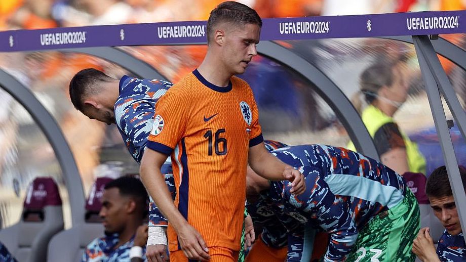 Össztűz zúdult a holland labdarúgóra az osztrákok elleni vereség után