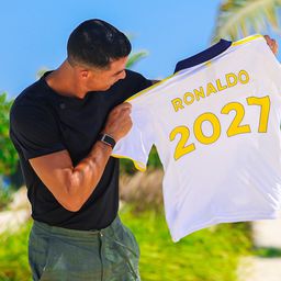 Hivatalos: Cristiano Ronaldo aláírta elképesztő új szerződését