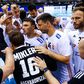 Ötkarikás nagyüzem: először pályán a férfi kézisek, de elkezdik az úszók és a vívók is  – szombati sportműsor