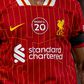 „Örökké 20” – különleges embléma a Liverpool mezein