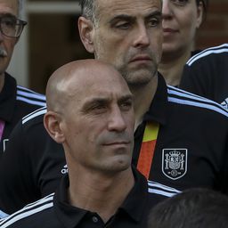 A Spanyol Labdarúgó Szövetség szerint hazudik az elnök által megcsókolt játékos