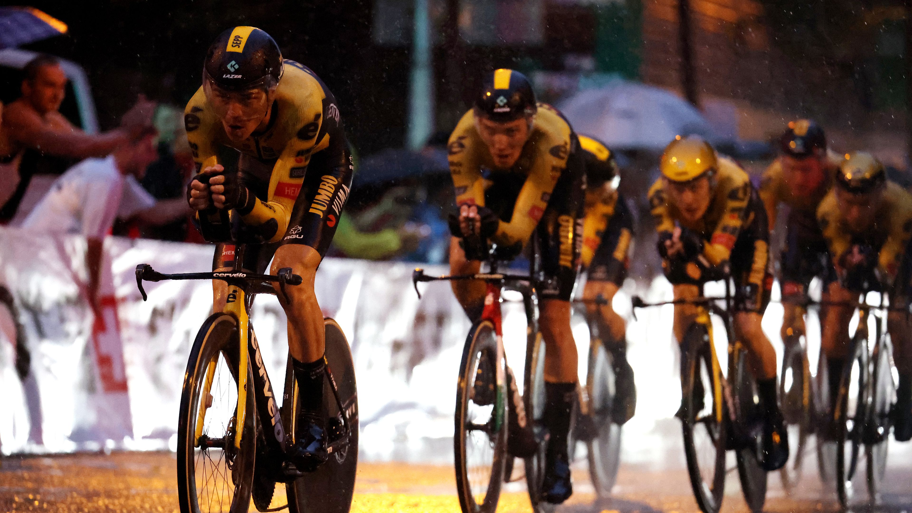 Valterék tizenegyedikek, fél másodperc döntött a Vuelta-nyitányon