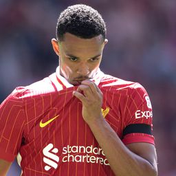 Feldühítette a Liverpool alapemberét, hogy az edző lecserélte