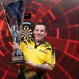 Darts: Dave Chisnall kilencnyilast dobott az elődöntőben, majd győzött a döntőben is