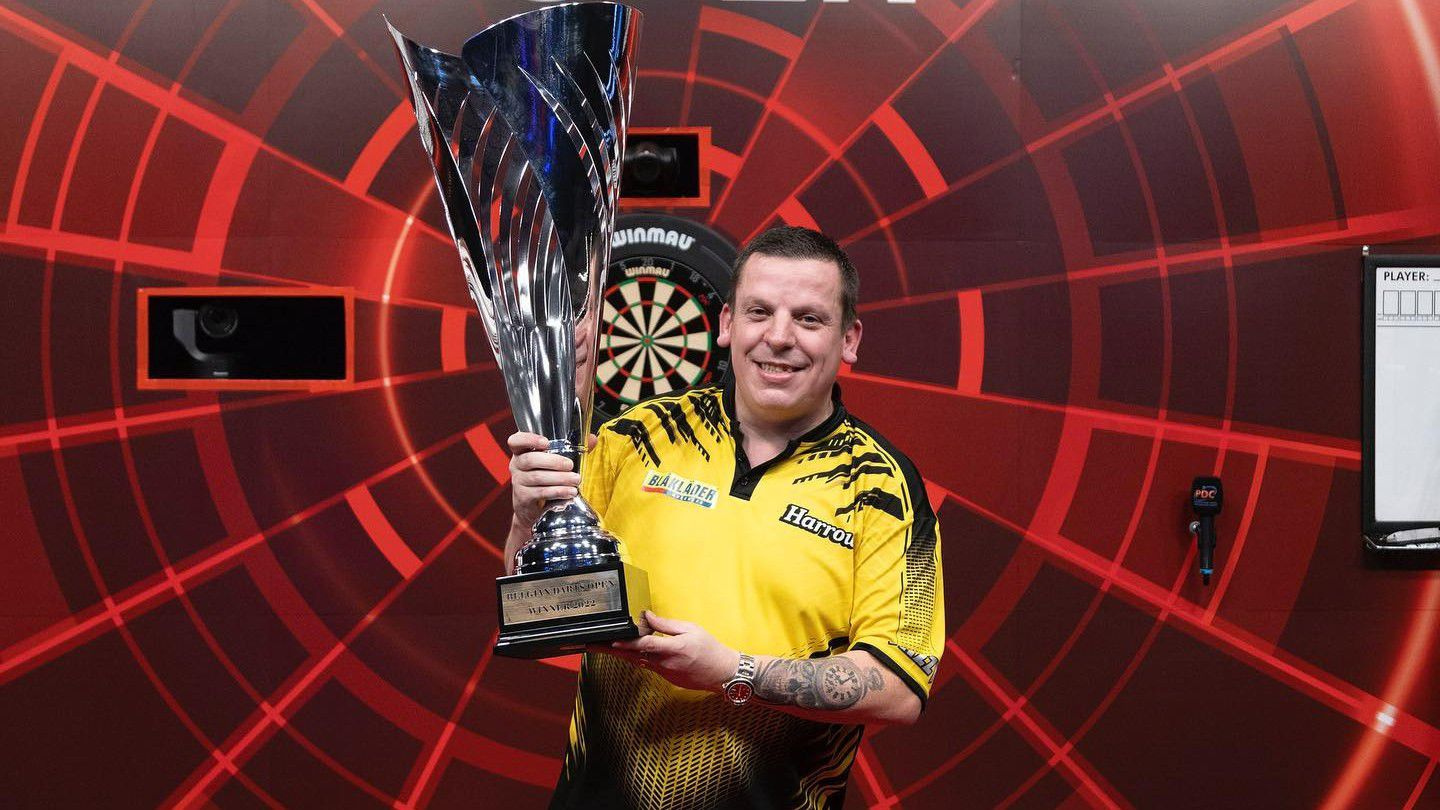 Darts: Dave Chisnall kilencnyilast dobott az elődöntőben, majd győzött a döntőben is