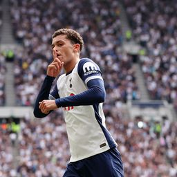 A 35 perces csúszás és a korai kiállítás sem állította meg a Tottenhamet