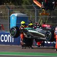 Russell balesetet szenvedett, Verstappen a boxban ragadt, Sainzé a második mexikói szabadedzés