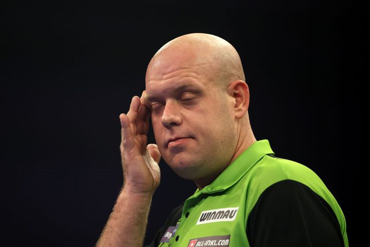 Sorra estek ki a világbajnokok a darts Eb nyolcaddöntőjében