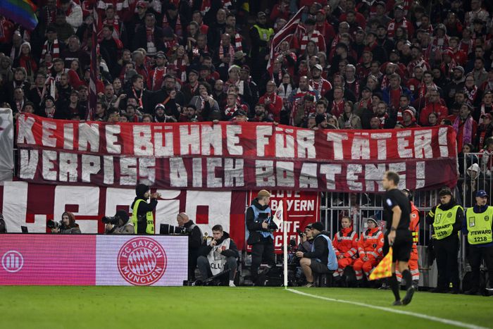 A Bayern München hivatalos közleményében jelentette be, hogy Jerome Boateng nem fogja edzői gyakorlatát a bajoroknál végezni
