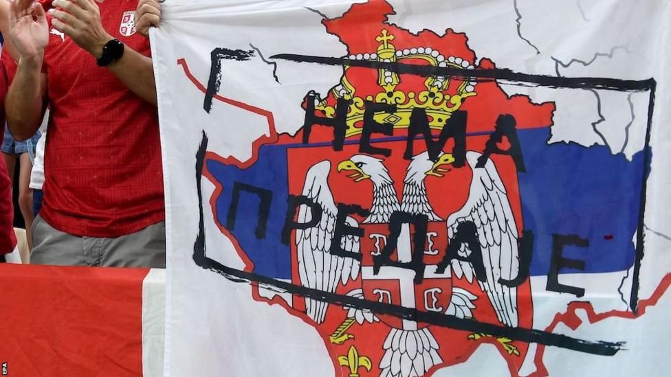 Fegyelmi eljárást indított a FIFA egy zászló miatt a szerbek ellen