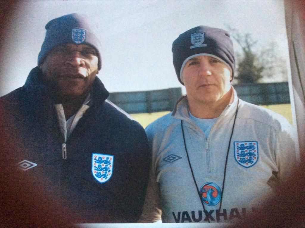 Az U19-es angol válogatott asszisztens edzőjeként, a szövetségi edző, Noel Blake mellett