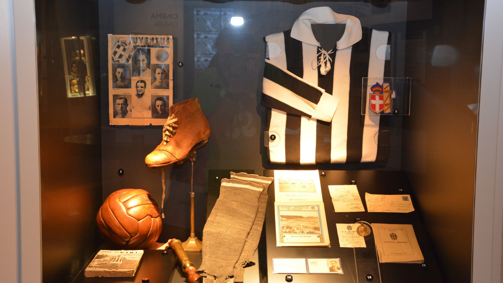 Olaszországban mindmáig őrzik a híres magyar futballista különböző relikviáit, többek között a mezét és a focicsukáját is