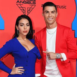KÉP: Cristiano Ronaldo több mint 110 millió forint értékű ajándékot kapott kedvesétől