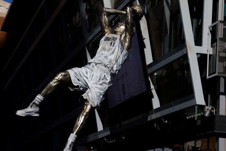 Felavatták Dirk Nowitzki szobrát Dallasban