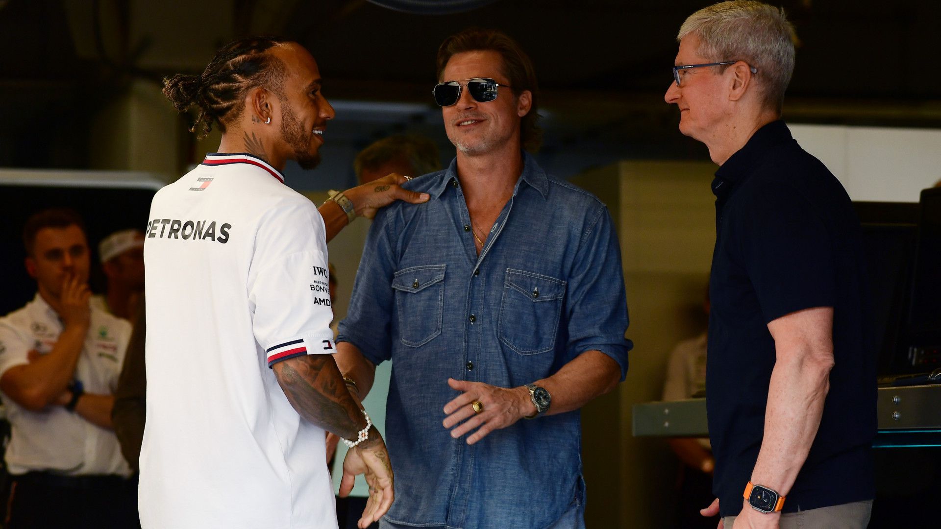 Lewis Hamilton (balról) és Brad Pitt együtt dolgozik a Forma–1-es mozifilm sikeréért / Fotó: Gettyimages