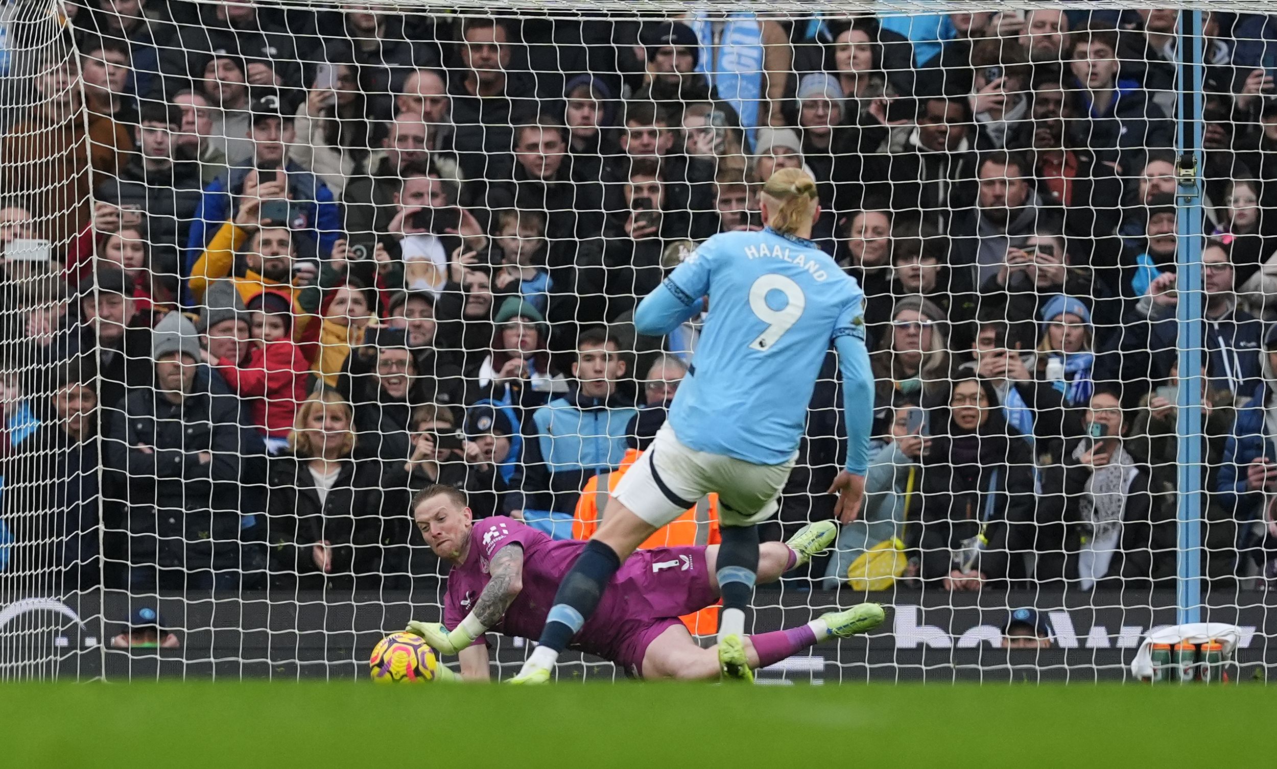 Erling Haaland tizenegyest hibázott, megint nem nyert a Manchester City