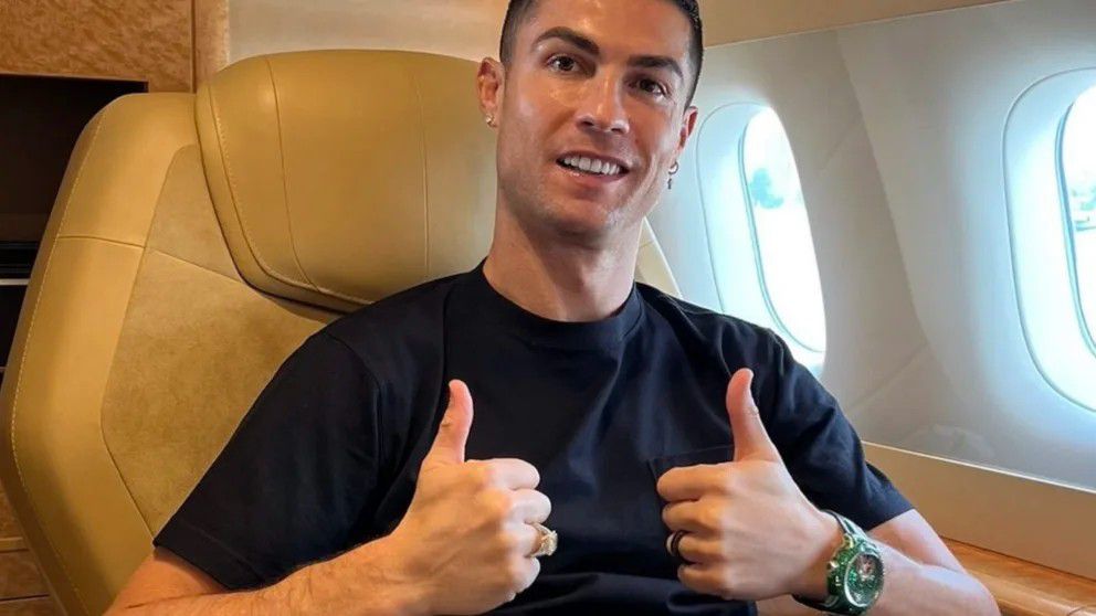 Ronaldo 371 drágakővel kirakott fehérarany karórával parádézott