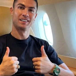 Ronaldo 371 drágakővel kirakott fehérarany karórával parádézott