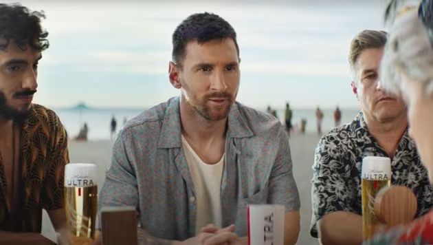 Messi a Super Bowlon sörözik – videóval