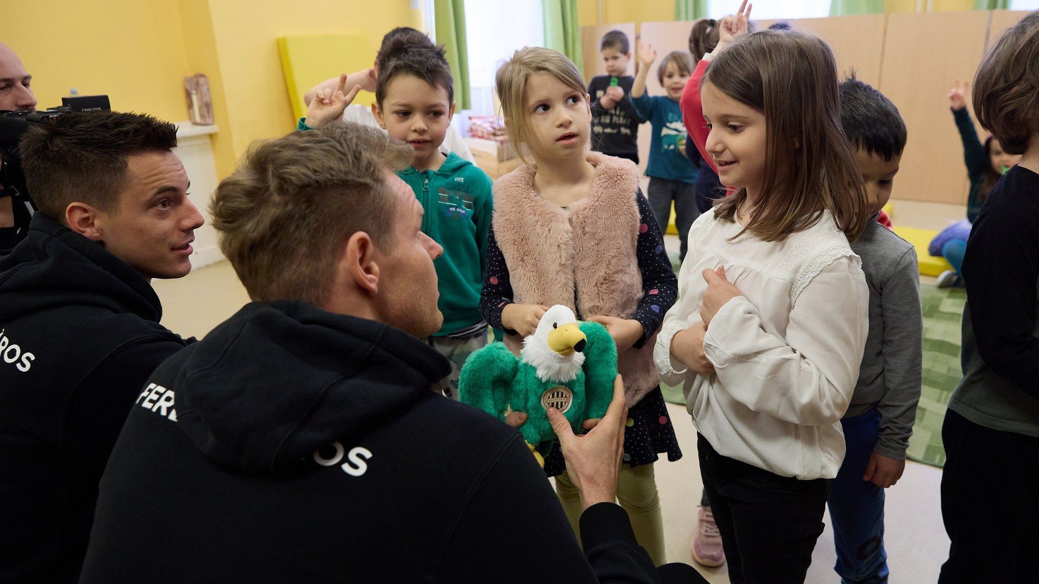 Óvodában vendégeskedtek a Fradi játékosai