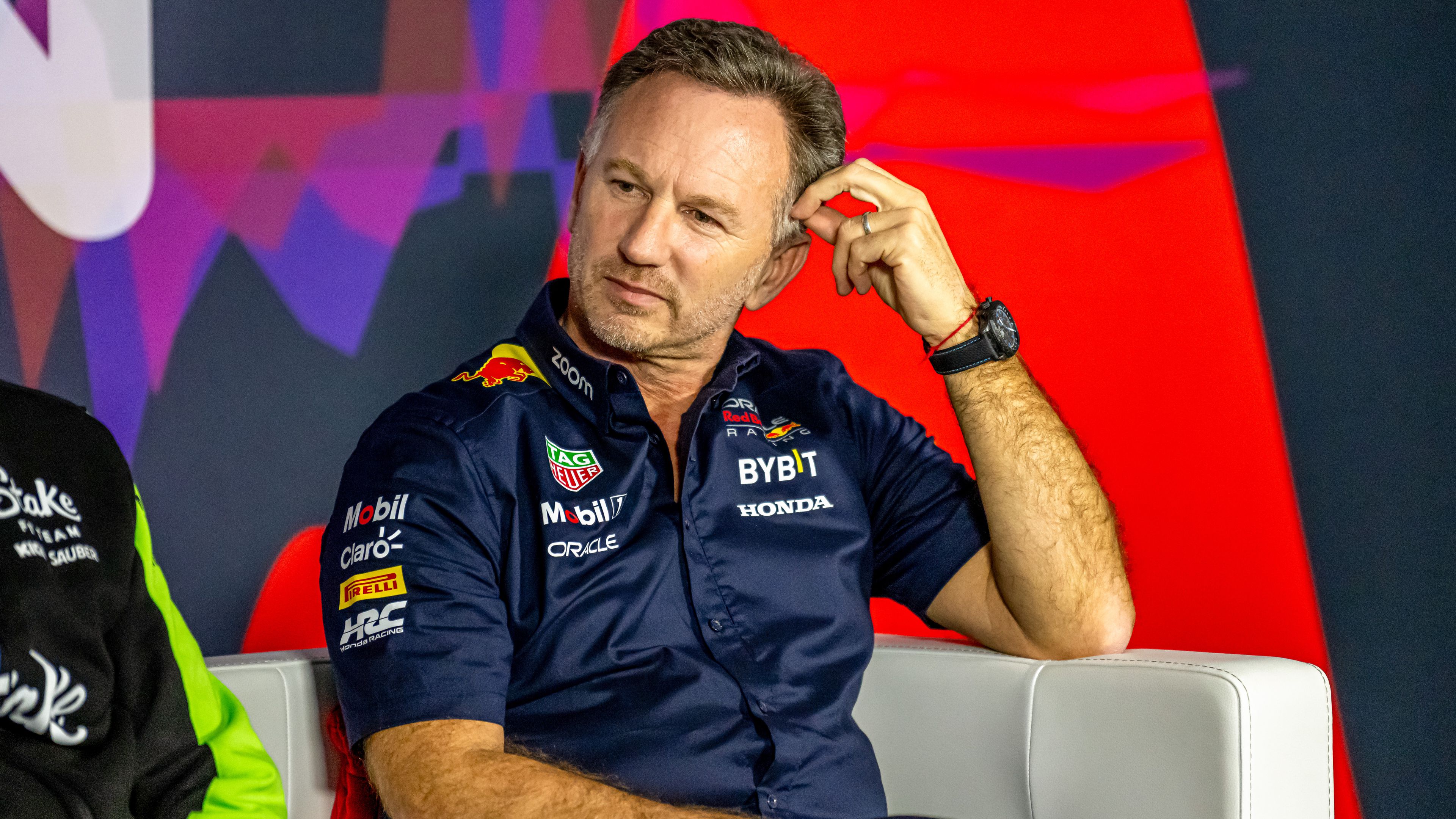 F1-hírek: a Red Bull csapatfőnöke 150 üzenettel bombázta áldozatát