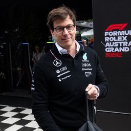 Váratlant húzhat a Mercedes: újonc veheti át Lewis Hamilton helyét