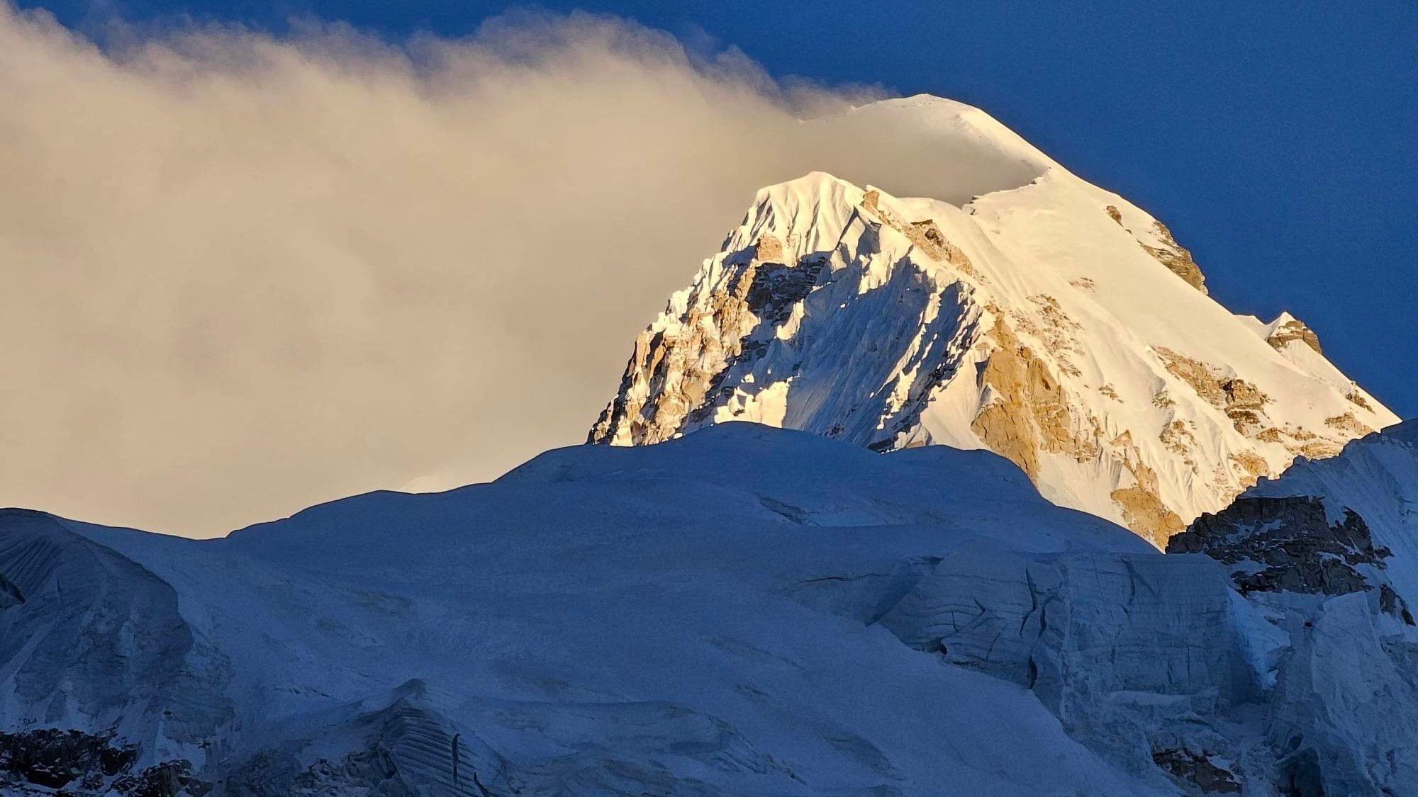 Suhajda Szilárdot utoljára közel a csúcshoz, a Hillary-lépcső aljában, 8780 méteres magasságban látták. (Fotó: Kyocera Everest Expedíció 2023)