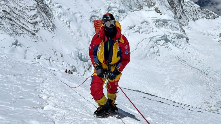 A legtapasztaltabb serpák sem mertek idén oxigénpalack nélkül mászni az Everesten