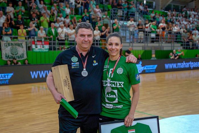 Együtt búcsúzott mester és tanítványa