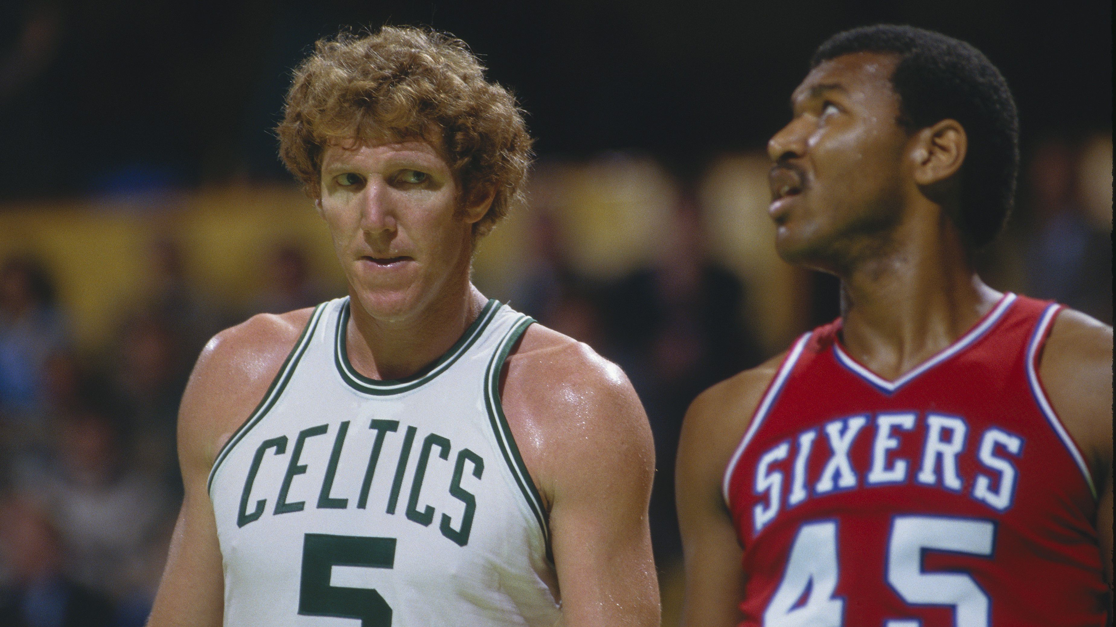 Bill Walton (képen balra) alapembere volt annak a legendás Boston Celticsnek, amely 1986-ban bajnoki címet nyert.