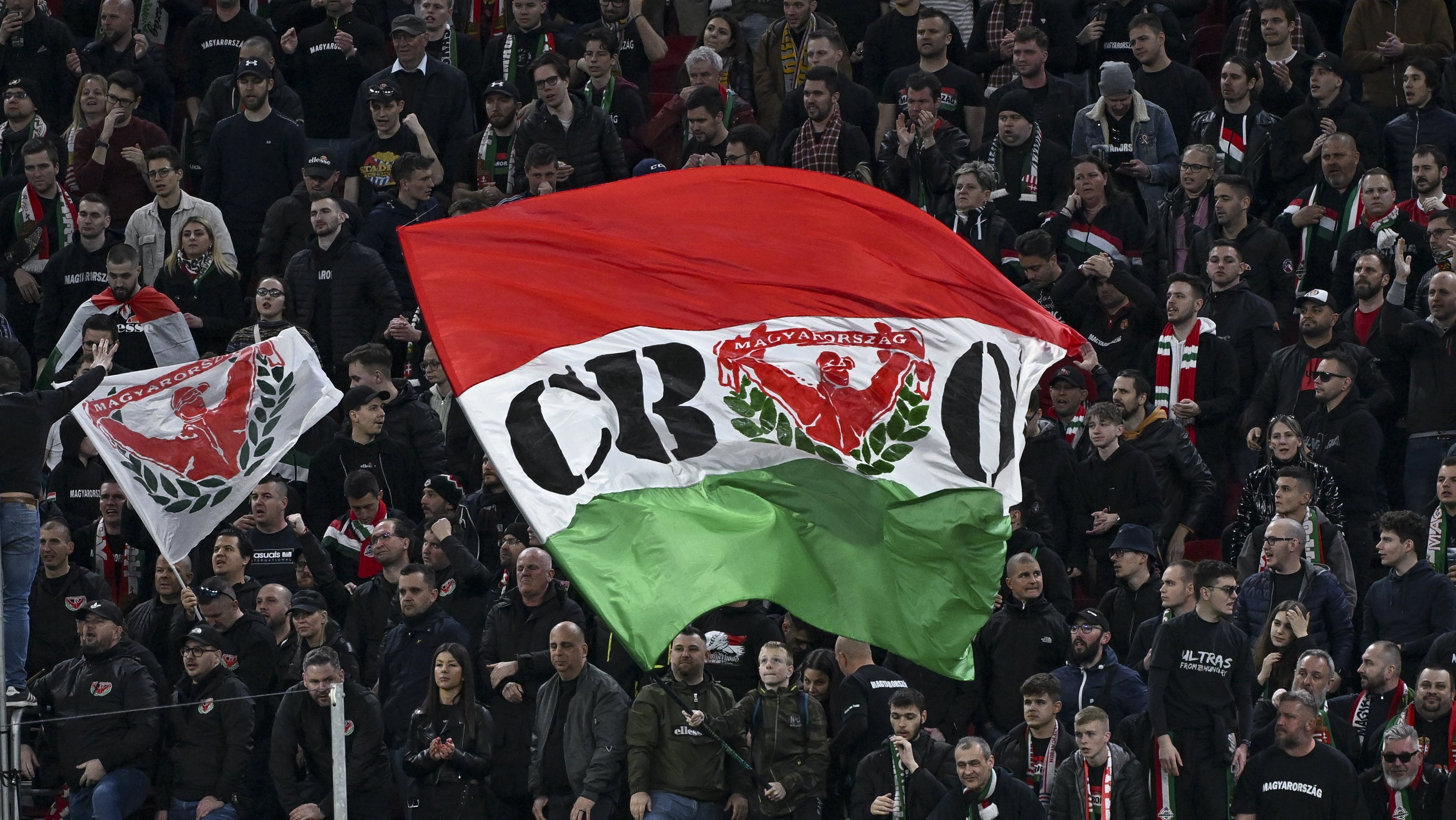 A magyar szurkolók részéről a stadionban nem tapasztalni erőszakosságot. (Fotó: Illyés Tibor/MTI)