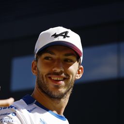 F1-hírek: szerződést hosszabbított a Forma–1-es pilóta