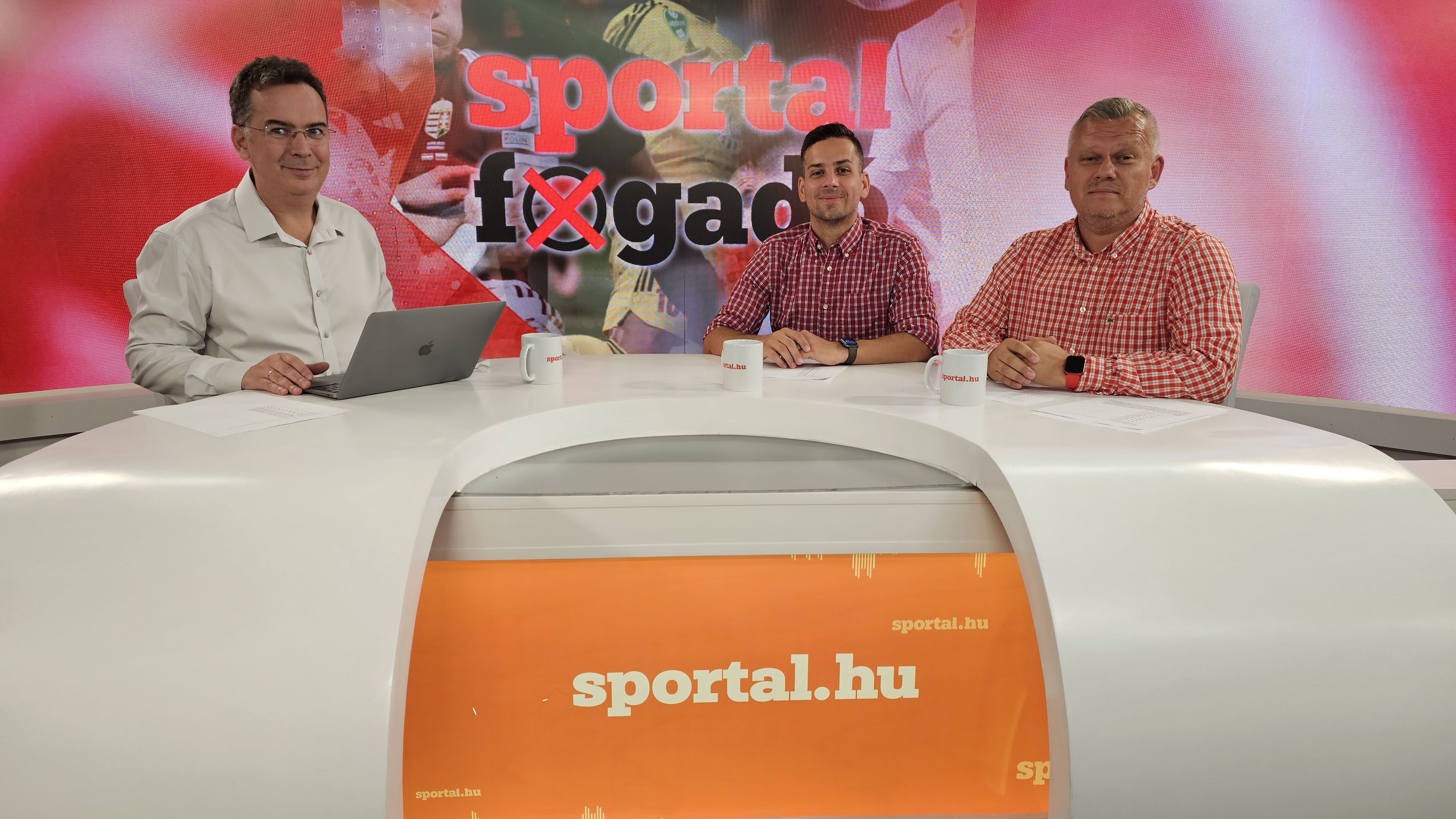 A Sportál Tv stúdiójában Kecskés István, Cselleng Ádám és Csontos Róbert
