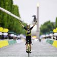 Van Aert nyerte a zárószakaszt, Pogacar négyszeres Tour de France-győztes