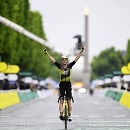 Van Aert nyerte a zárószakaszt, Pogacar négyszeres Tour de France-győztes