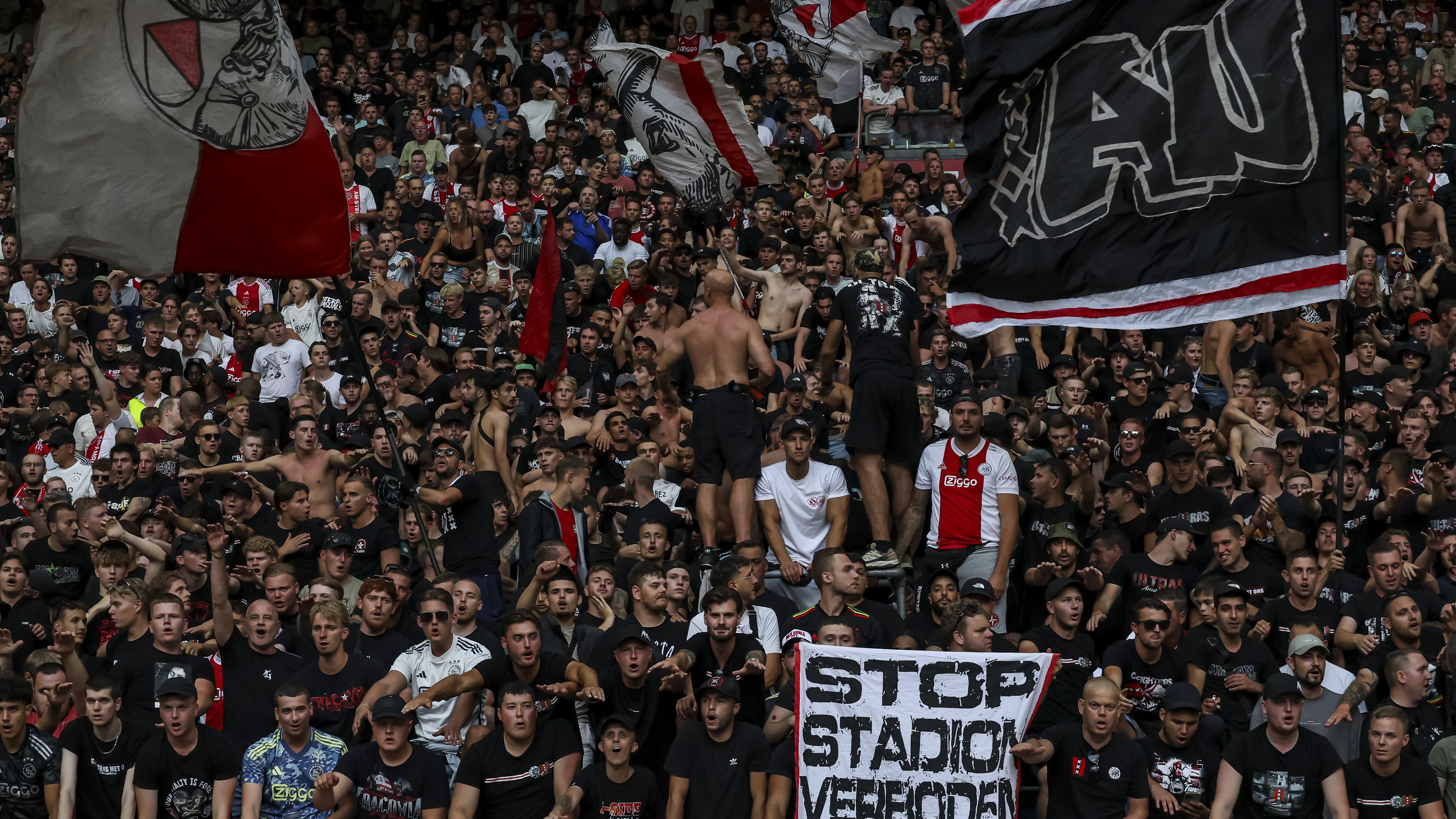 Az Ajax-szurkolók többször összecsaptak már a Feyenoord drukkereivel