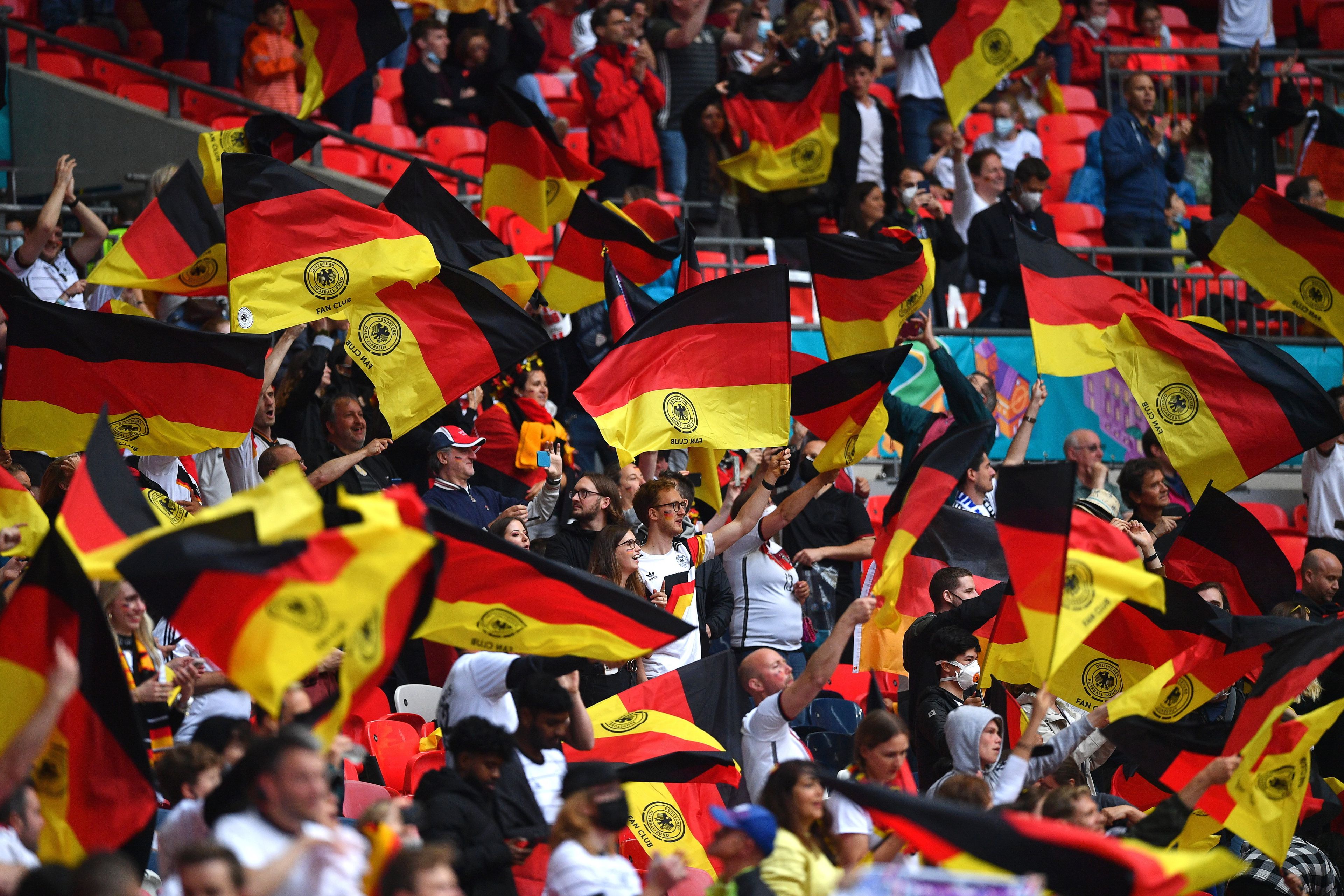 Német szurkolók az Anglia-Németország Eb-meccse előtt a londoni Wembley stadionban / Fotó: MTI/EPA/AFP/Justin Tallis