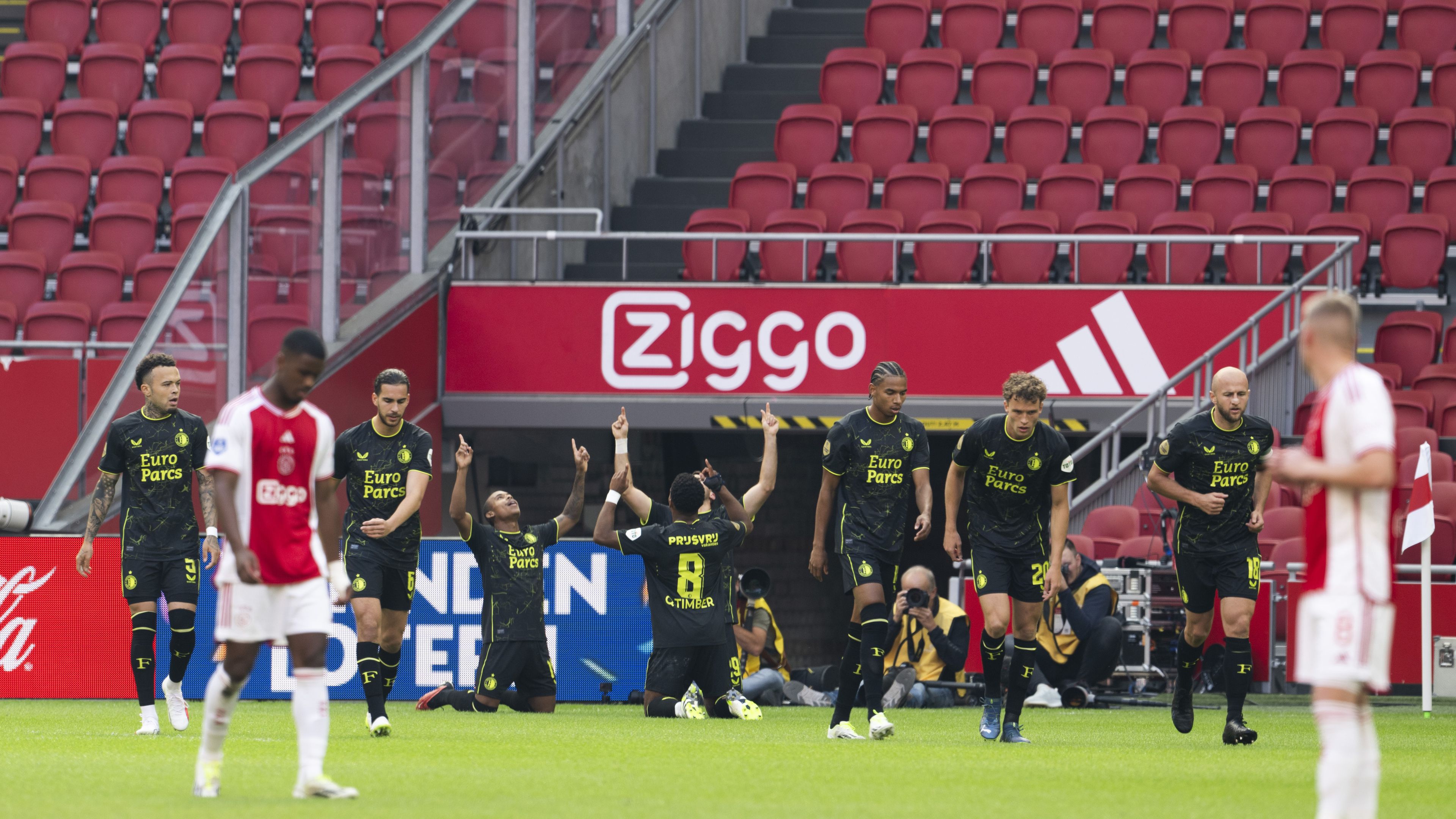 Az Ajax hazai pályán kapott ki 4–0-ra
