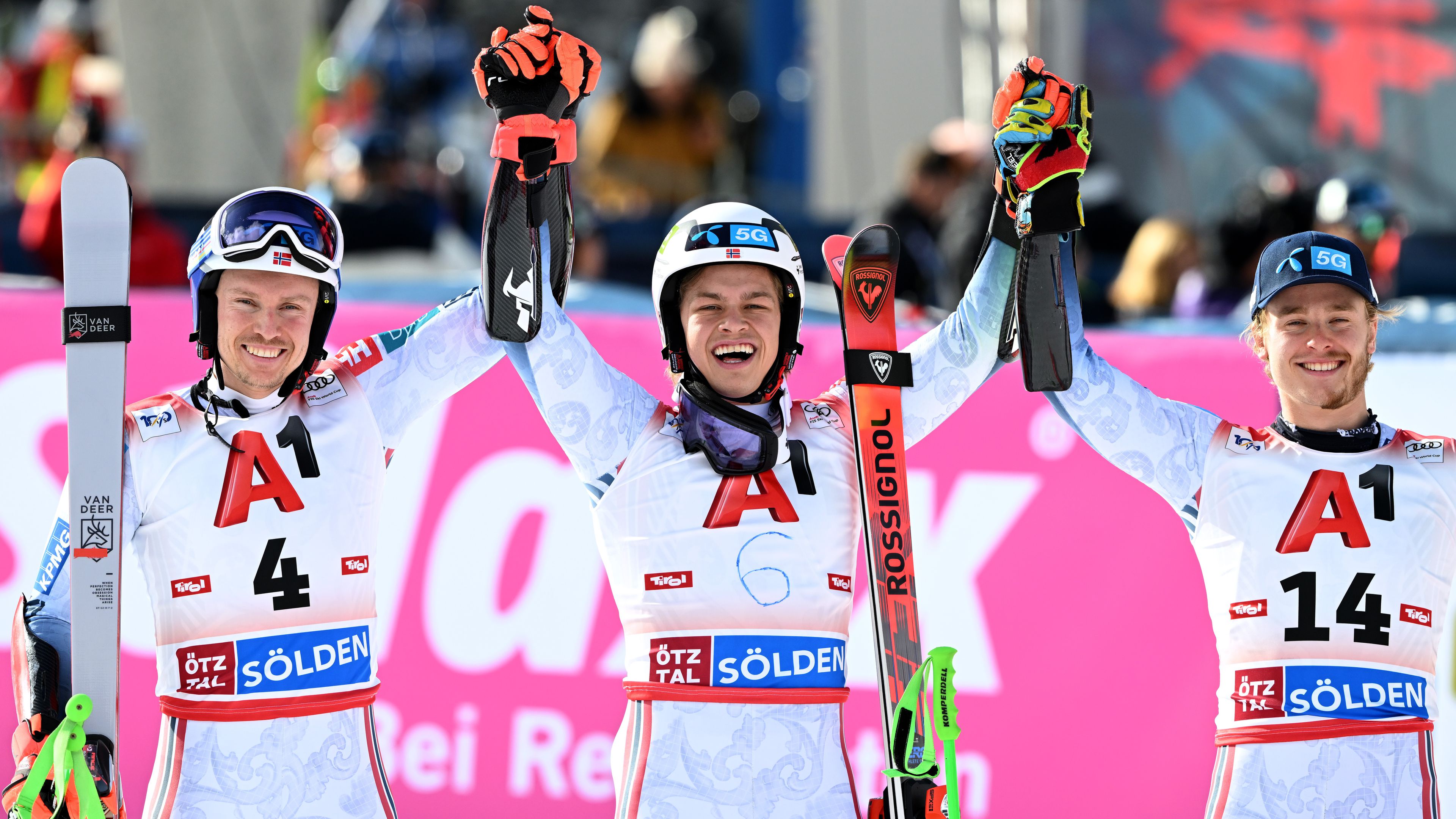 Három boldog norvég (balról): Kristoffersen, Steen Olsen és a féloldalasan borotvált McGrath (Fotó: Getty Images)