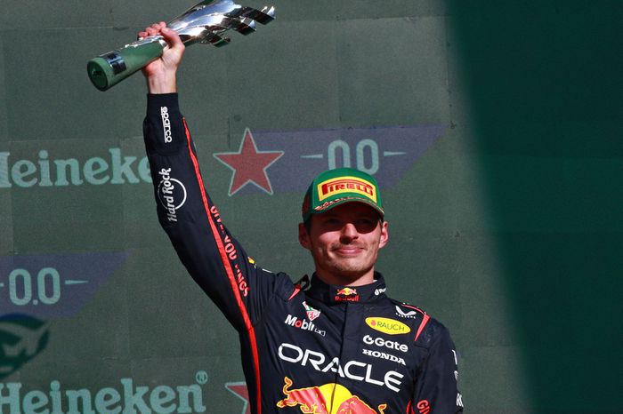 Verstappen 36 pontra csökkentette lemaradását