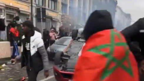 A videók tanúsága szerint voltak olyan marokkói zászlóval mutatkozó drukkerek, akik vandálkodtak (Fotó: Twitter)