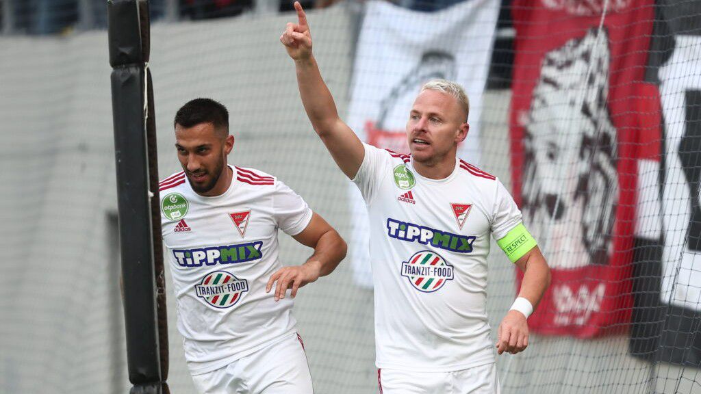 Dzsudzsák Balázs szabadrúgásból szerzett vezetést a Vasas ellen, de Szécsi Márk is szép gólt fejelt. (Fotó: dvsc.hu)