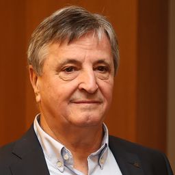 Magyar Zoltán imát mondott és gyertyát gyújtott Csollány Szilveszterért is