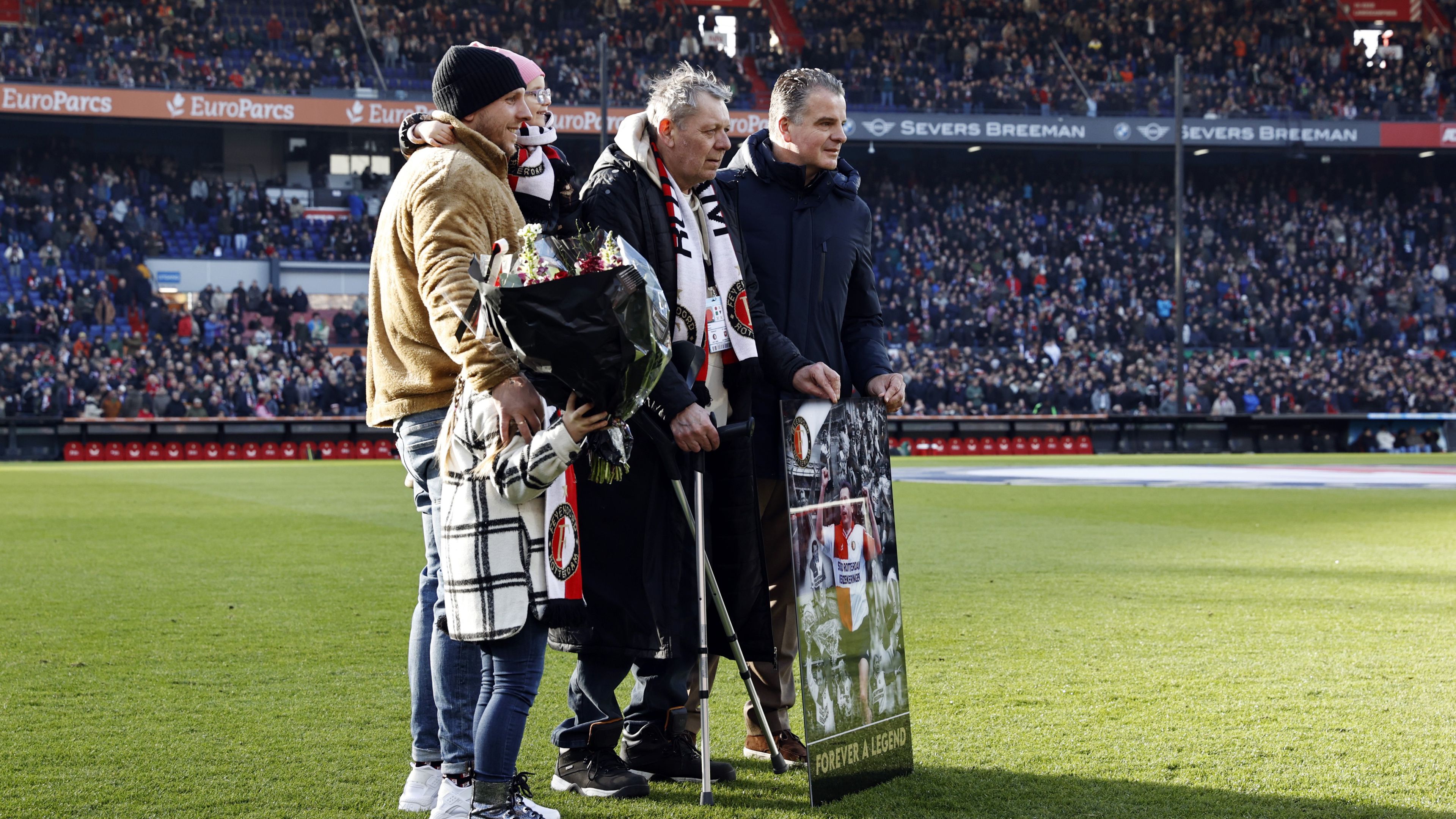 Magyar legendát köszöntöttek a Feyenoord meccse előtt – Fotóval