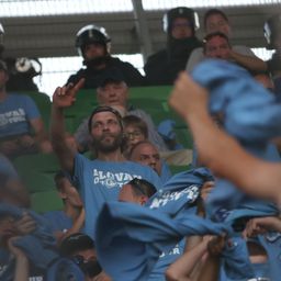 A Fradi elleni meccsen történtekért kerülhetnek börtönbe a neonáci Slovan-drukkerek