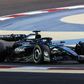 Hogy mi? Egy busz hajtott a Formula-1-es pályára a tesztnapon