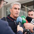 Összecsaptak a spanyol rendőrök és a perui labdarúgók; egy játékost őrizetbe vettek – videóval