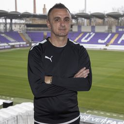 „A negatív kommentek mindig nagyobbat szólnak” – interjú az Újpest vezetőedzőjével