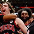 Őrület Chicagóban, LeBron Jamesék álla is leesett – VIDEÓ