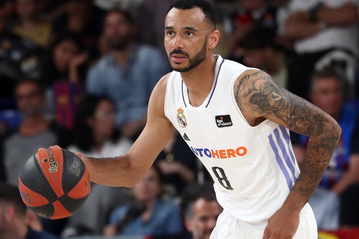 Tömegverekedés miatt ért véget idő előtt Hanga Ádámék mérkőzése – videóval